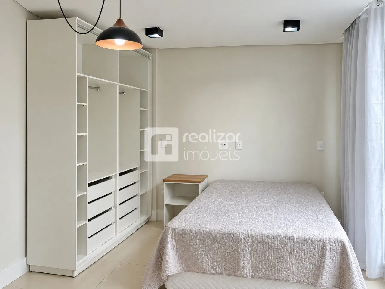 Furnished apartment, 32 m², with a glass-enclosed balcony — photo 6