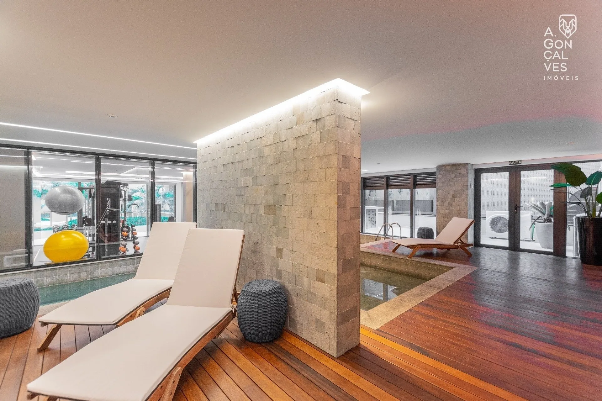 Furnished 223 m² apartment with 3 en-suites and 3 parking spots — photo 12