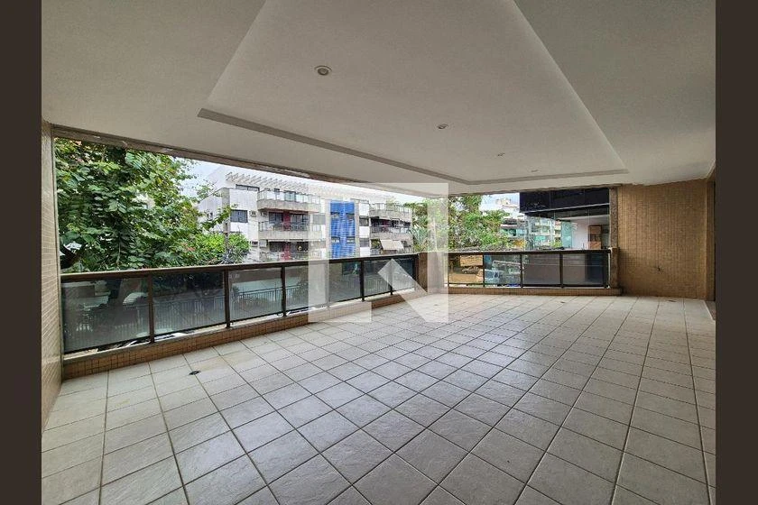 3-bedroom apartment in a building with a pool — photo 5