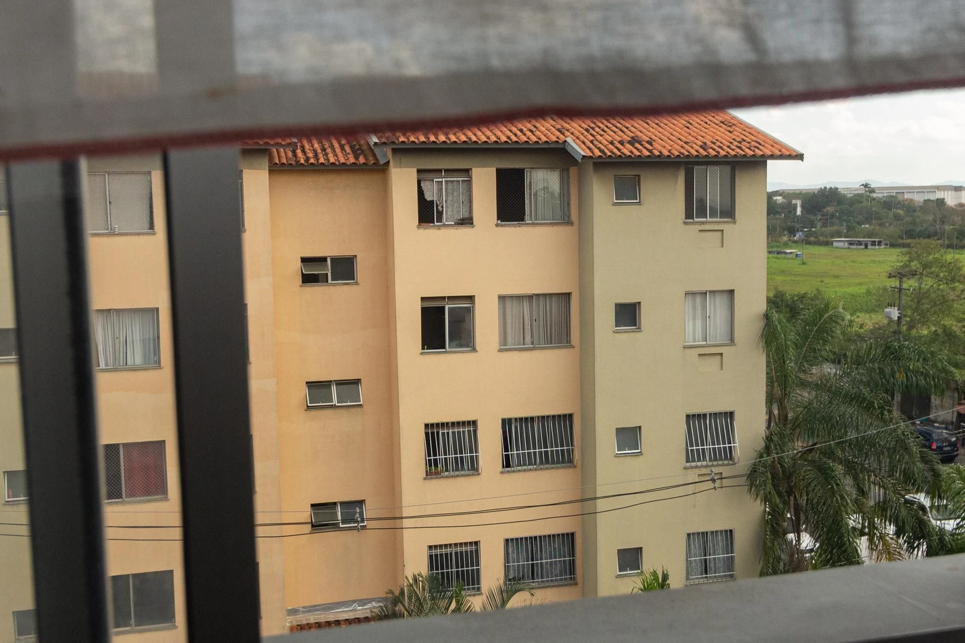 2-bedroom apartment with a closed kitchen and gas stove — photo 4