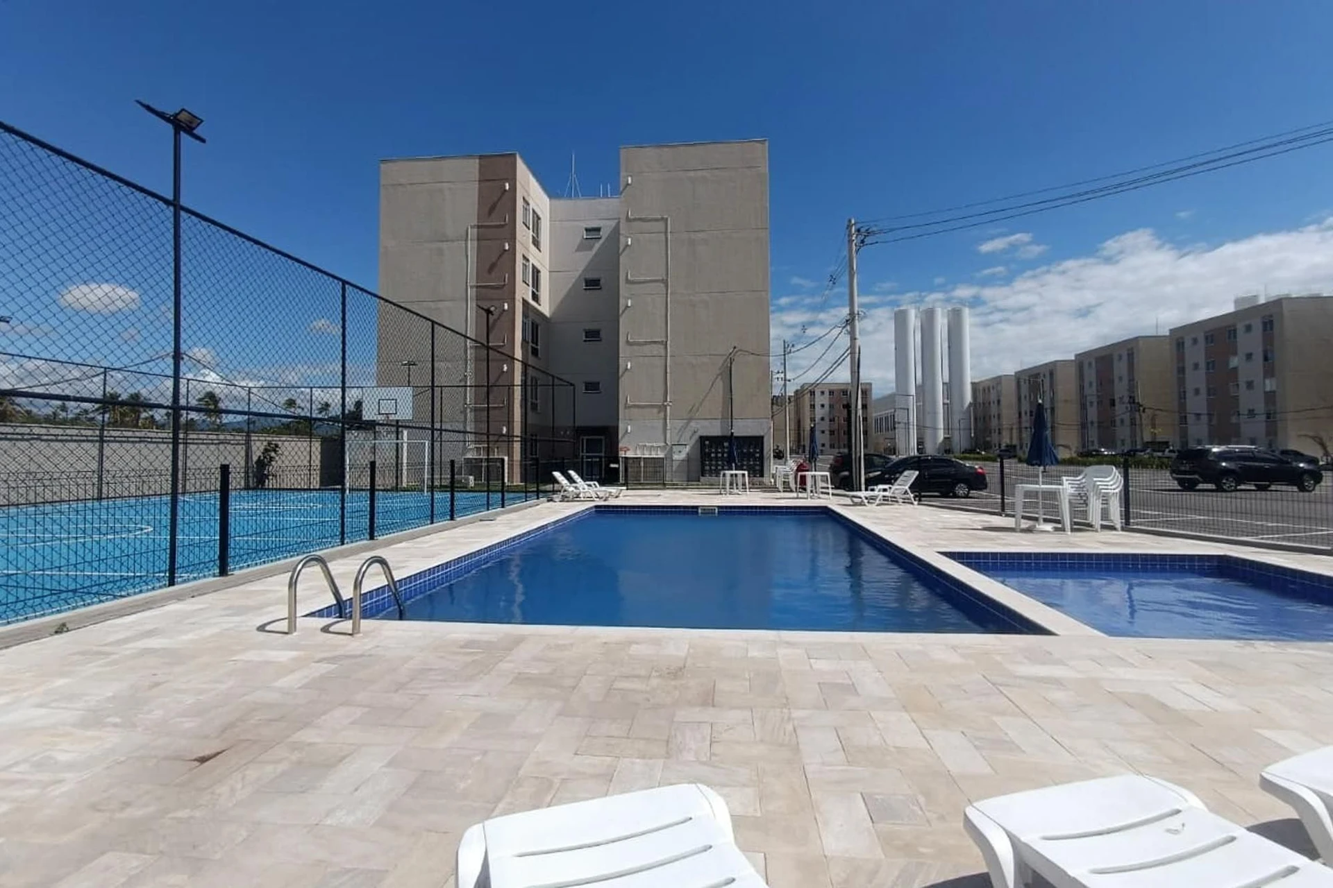 Apartamento de 2 quartos em condomínio com piscina — photo 53