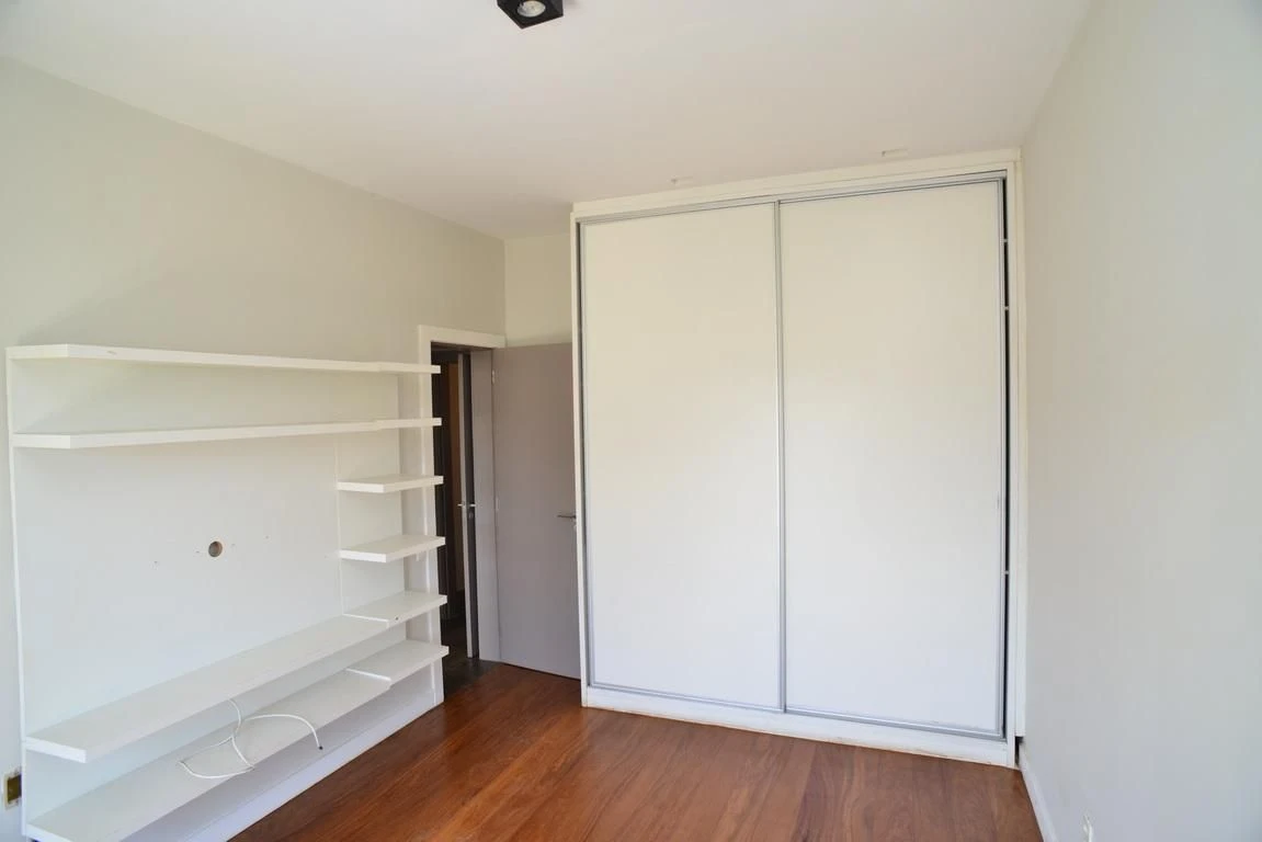 3-bedroom apartment in a building with a gym — photo 14