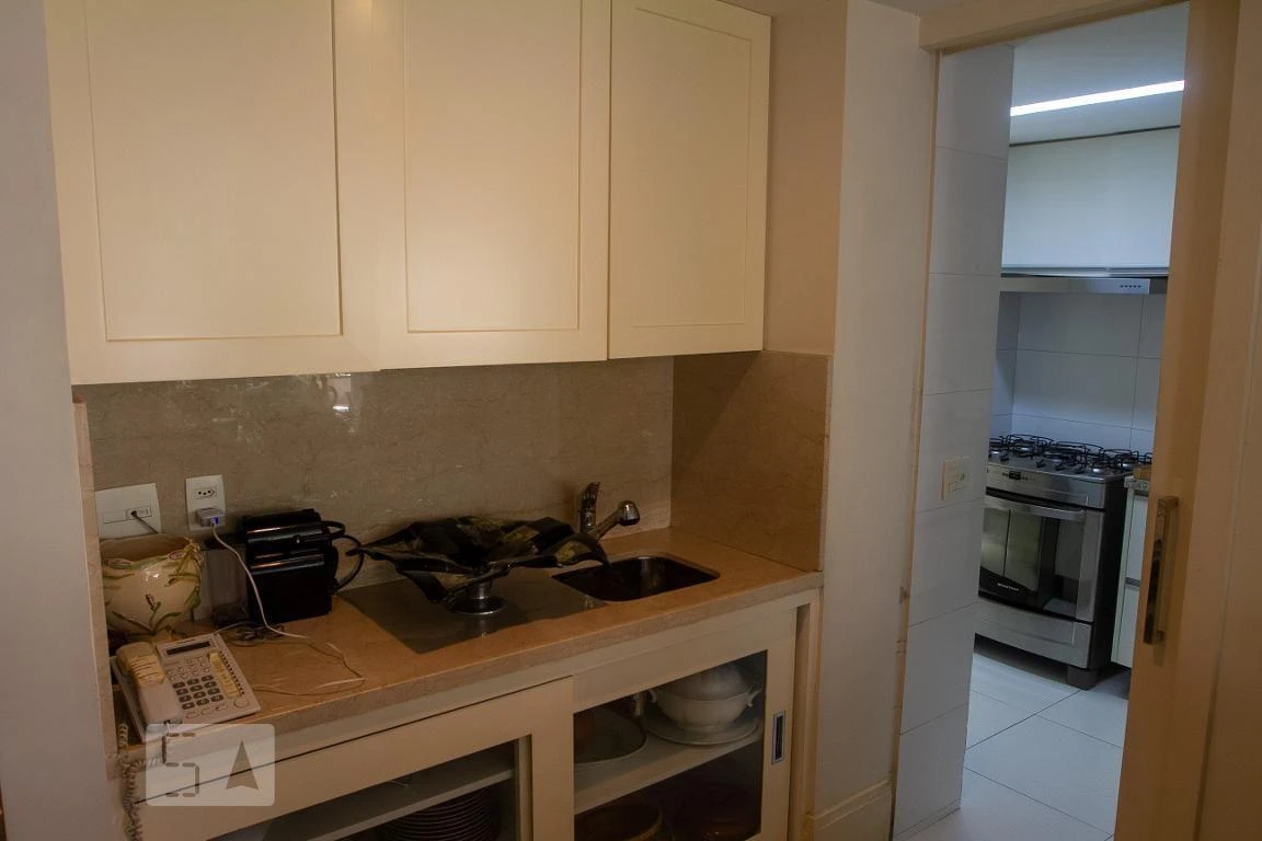 Furnished apartment with 3 bedrooms and 148 m² — photo 13