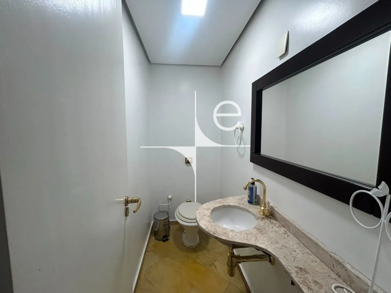 254 m² apartment with a walk-in closet and a home office — photo 32