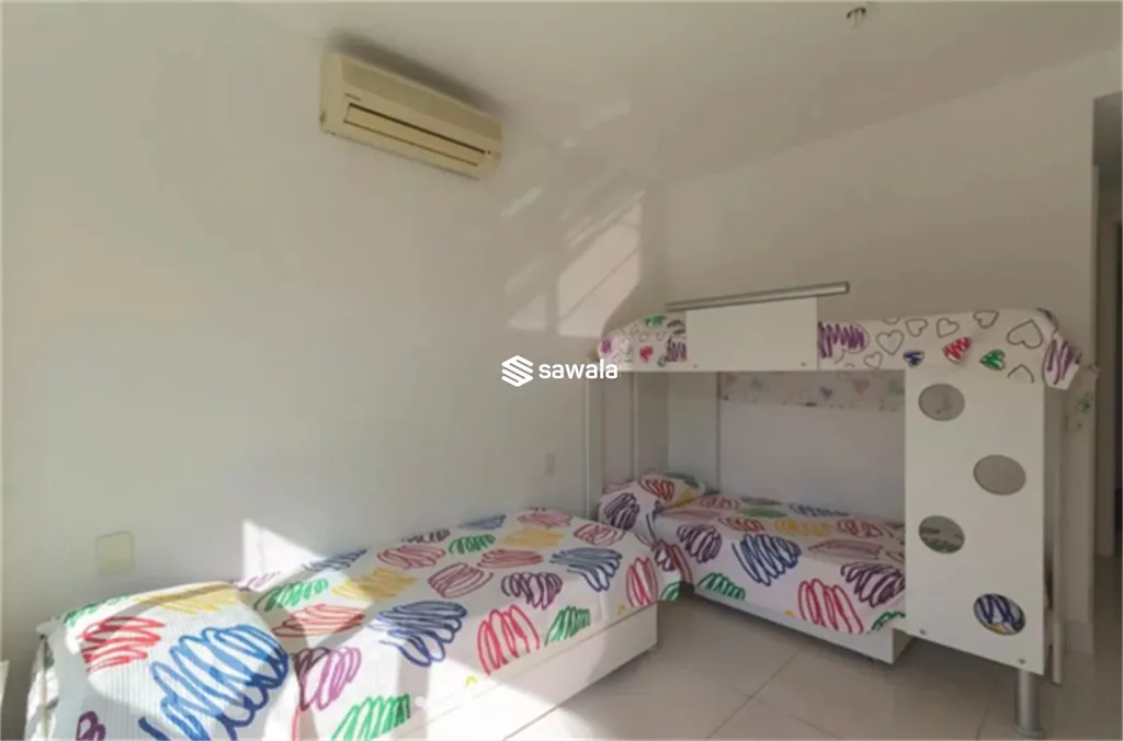 Apartment with 2 bedrooms and enclosed glass balcony — photo 10