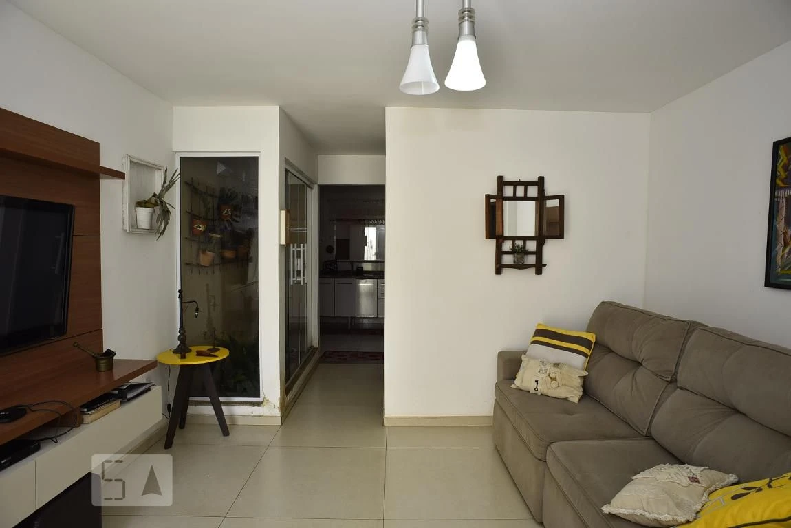 Furnished house with 2 en-suite bedrooms and laundry area — photo 18