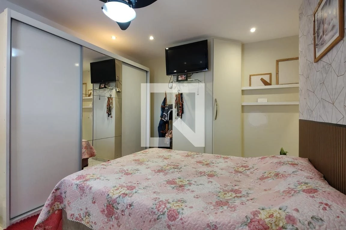 Glass-enclosed balcony in a 3-bedroom apartment, 155 m² — photo 57