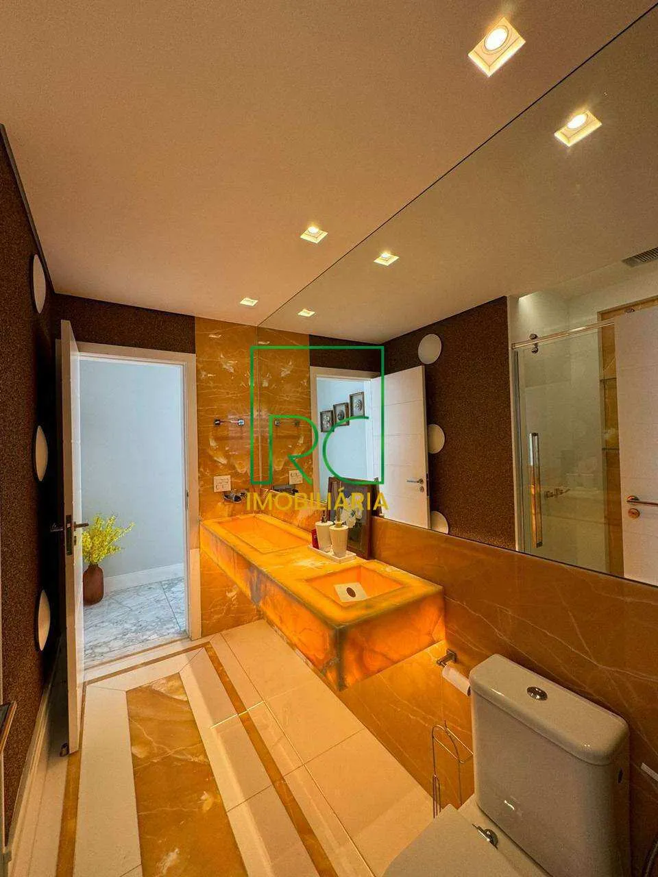 Furnished house with 5 bedrooms and an open-plan kitchen — photo 10