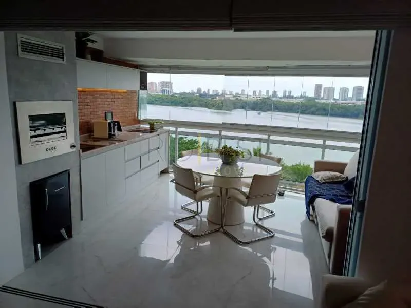 Furnished 3-bedroom apartment with enclosed balcony — photo 2