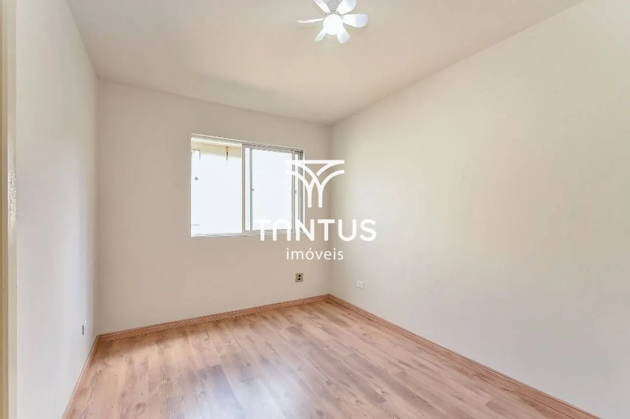 Wood or laminate floors in a 3-bedroom apartment, 80 m² — photo 7