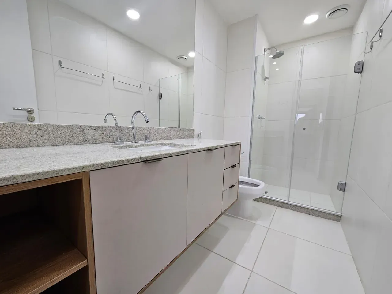 Apartamento mobiliado com 4 quartos e 5 banheiros — photo 48
