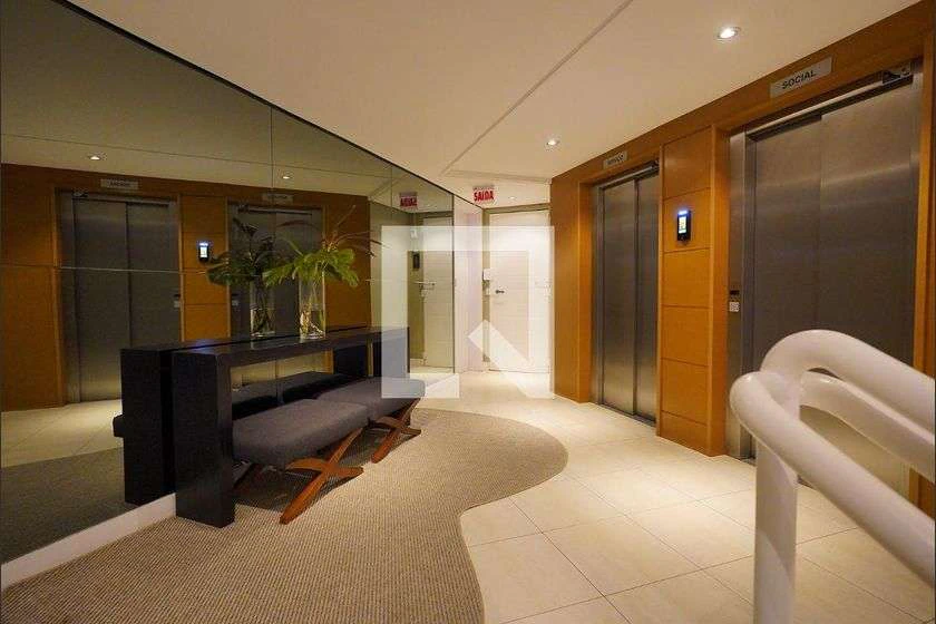 Furnished 1-bedroom apartment with an open kitchen — photo 21