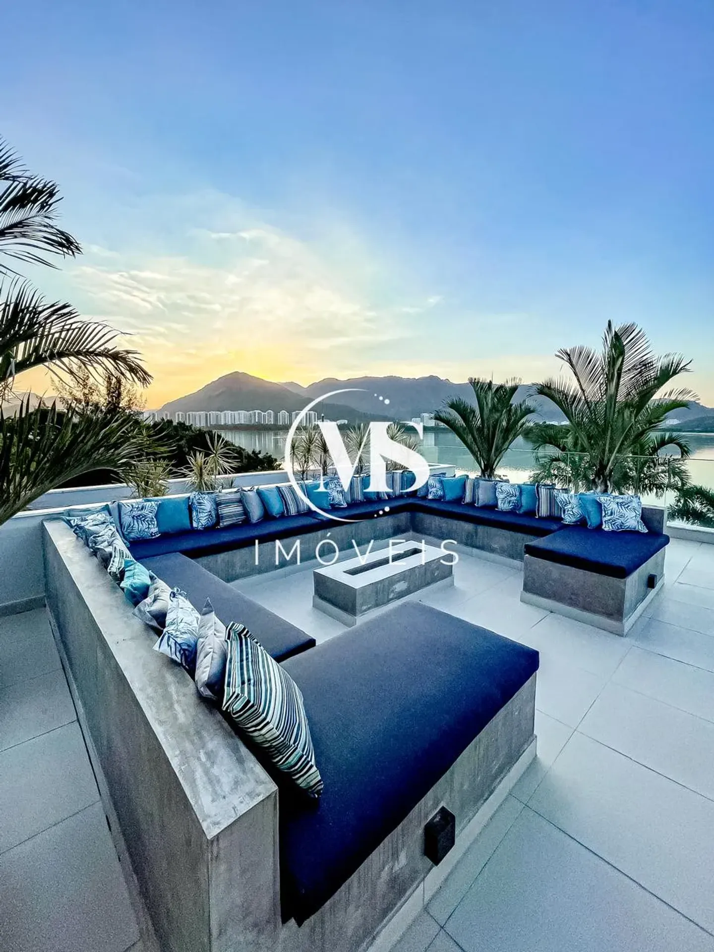 Jacuzzi in a 5-bedroom house, 780 m² — photo 6
