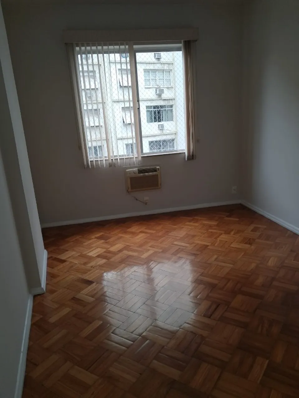 Apartment, 85 m², with wood or laminate floors — photo 2