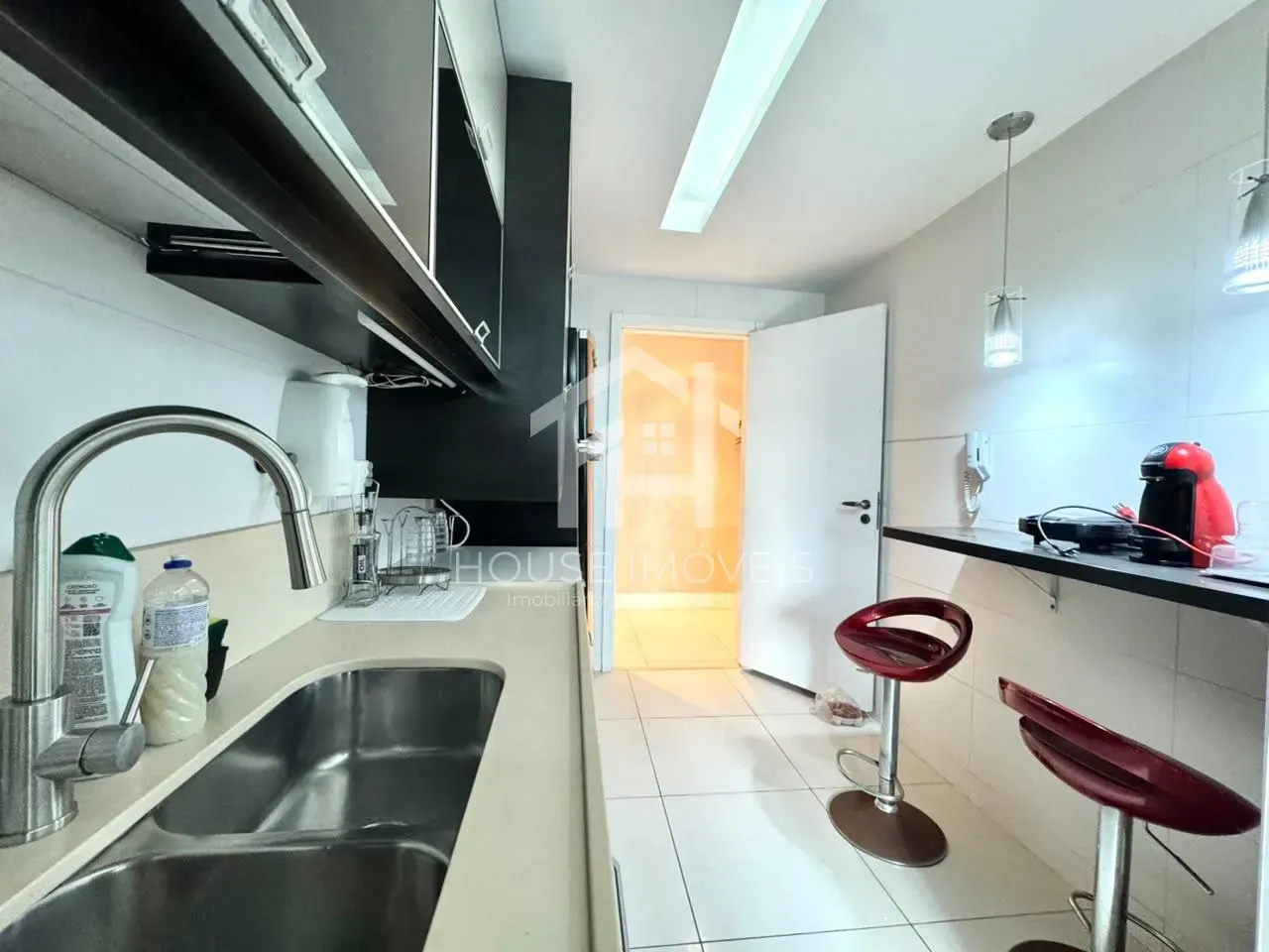 Furnished 3-bedroom apartment with 3 bathrooms — photo 14