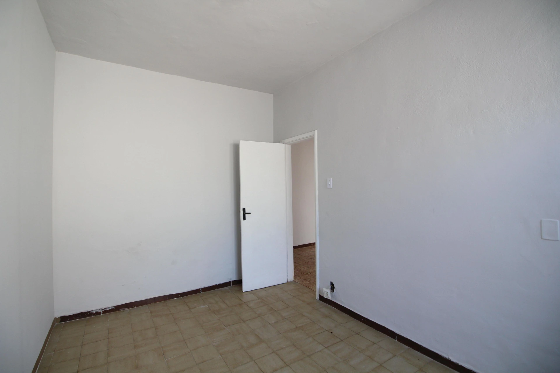 One-bedroom house with a garden — photo 13