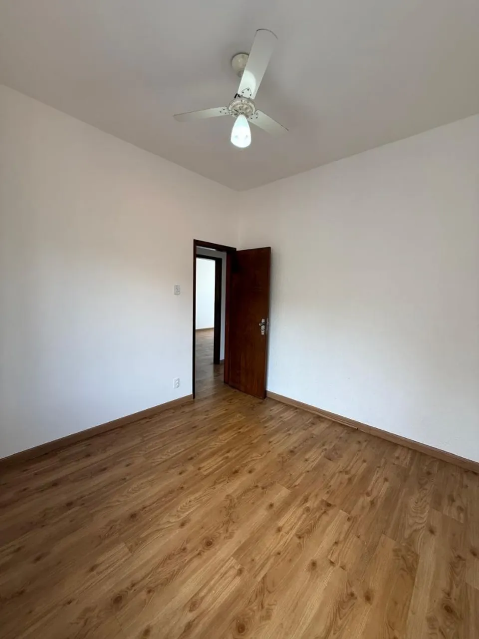 Wood or laminate floors in a 3-bedroom apartment, 115 m² — photo 6
