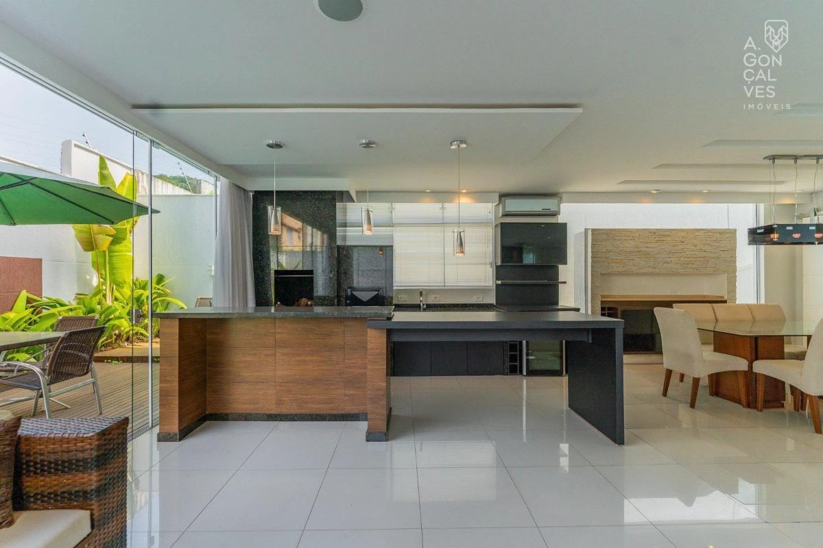 Furnished house with 3 en-suite bedrooms and balconies — photo 24