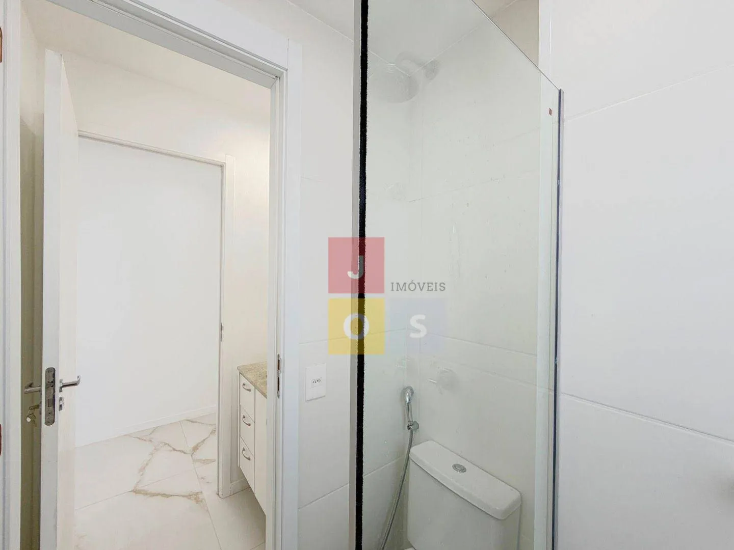 80 m² apartment with 2 bedrooms and a glass balcony — photo 33