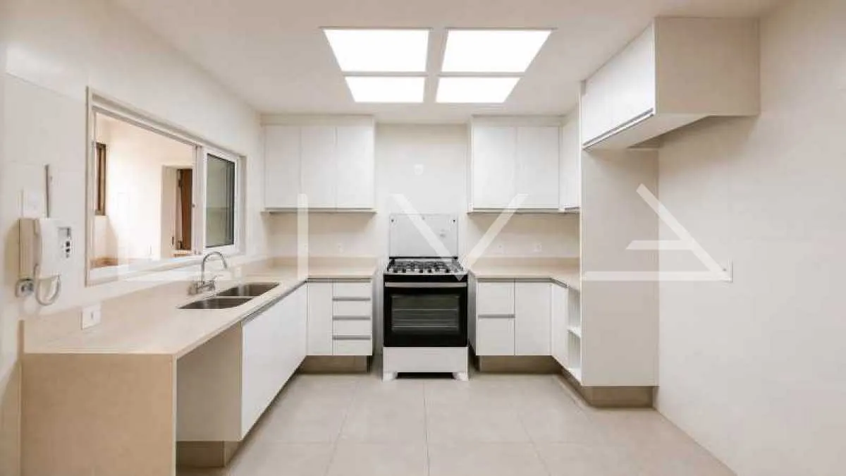 Water view in a 3-bedroom apartment, 260 m² — photo 21