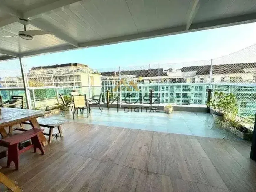 Furnished duplex with 3 bedrooms, 4 bathrooms and 208 m² — photo 24