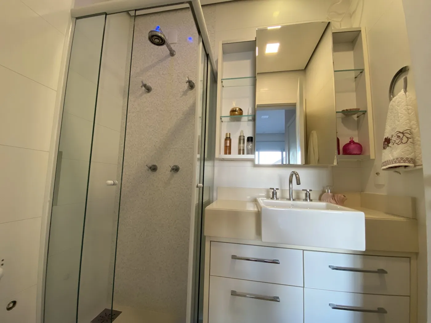 318 m² apartment with a bathtub and a water view — photo 35