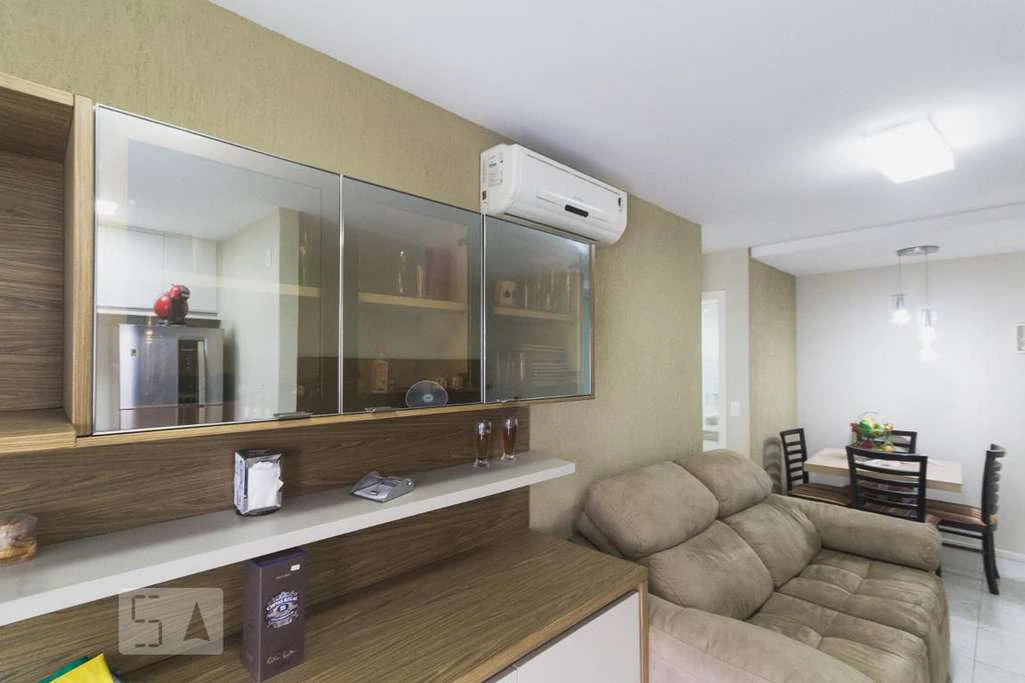 Rental apartment with 2 bedrooms and a glass balcony — photo 16