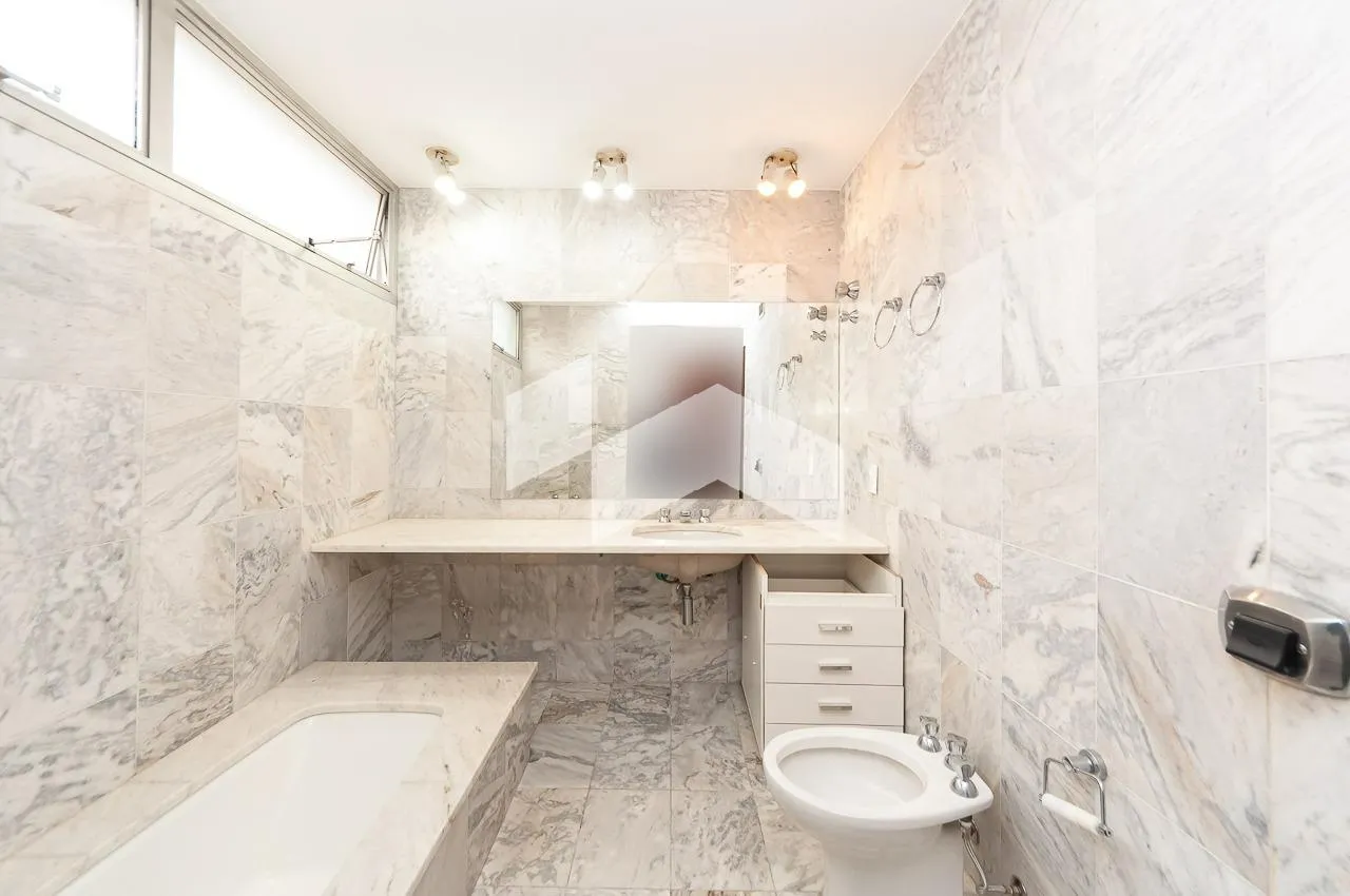380 m² apartment with private laundry area — photo 36