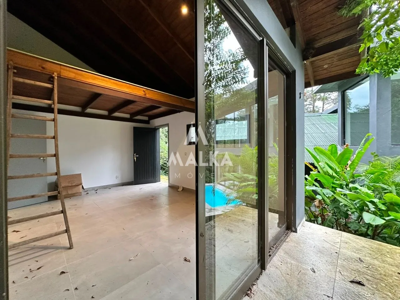 Casa mobiliada com 4 suítes e cozinha aberta a gás — photo 36