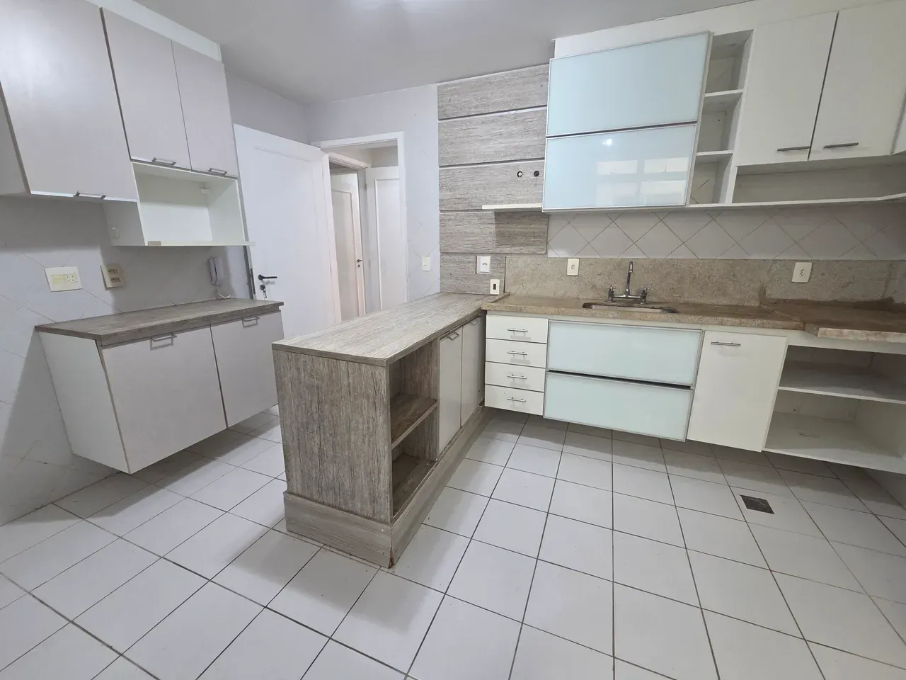 5-bedroom apartment in a building with a sauna — photo 3