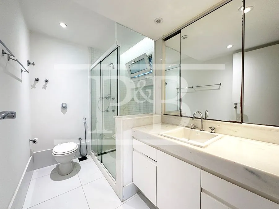 3-bedroom rental apartment with 3 bathrooms and 263 m² — photo 21