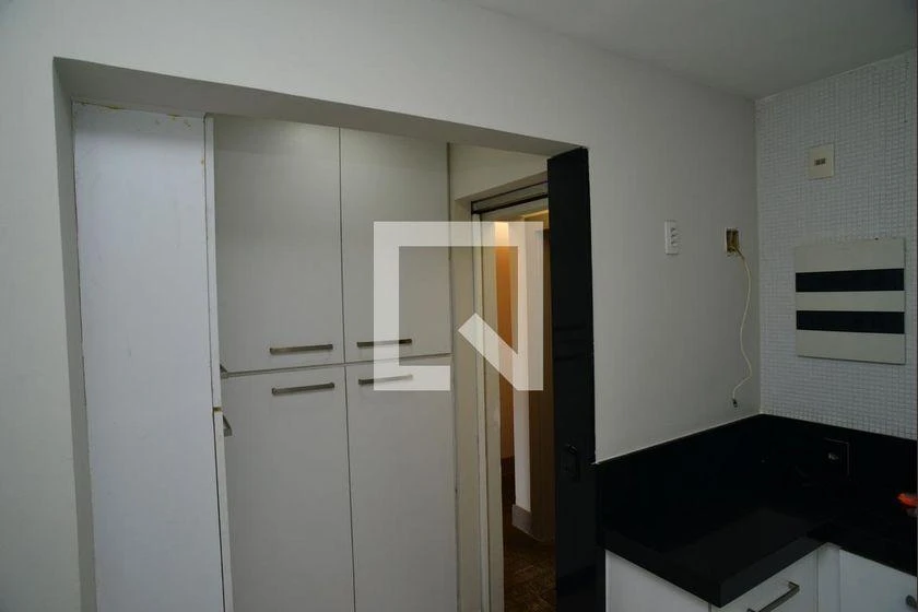 3-bedroom apartment with a walk-in closet — photo 30