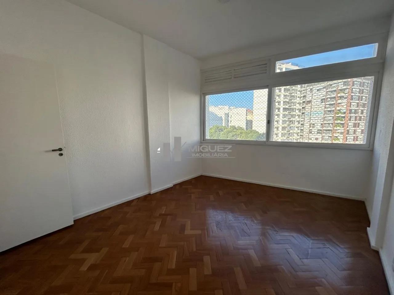 3-bedroom, 3-bath apartment with 1 parking space — photo 11