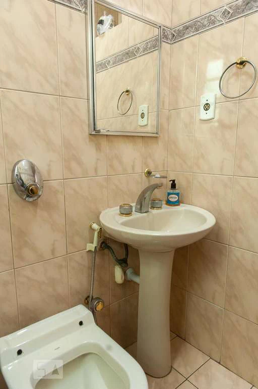 Квартира з балконом, 2 спальні та 75 м² — photo 11