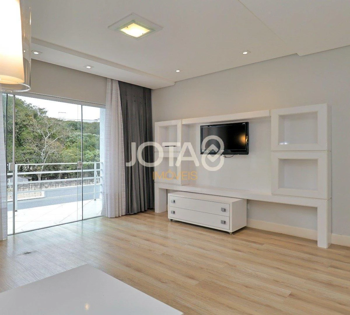 House with 3 en-suites, 400 m², plus a home office desk — photo 3