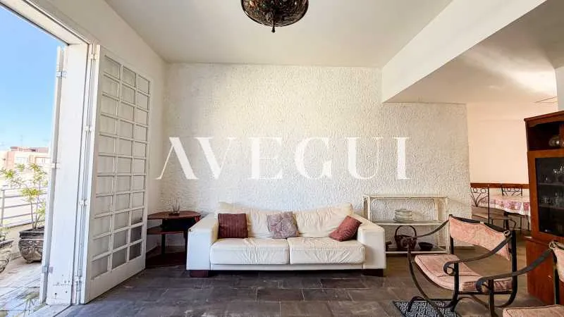 Furnished penthouse with 5 bedrooms and 3 bathrooms