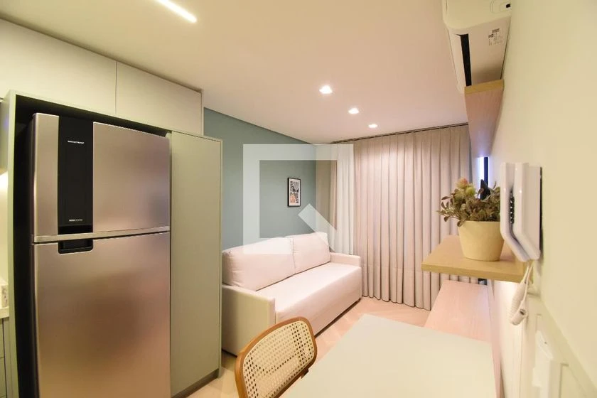Furnished 1-bedroom apartment with open-plan gas kitchen — photo 4