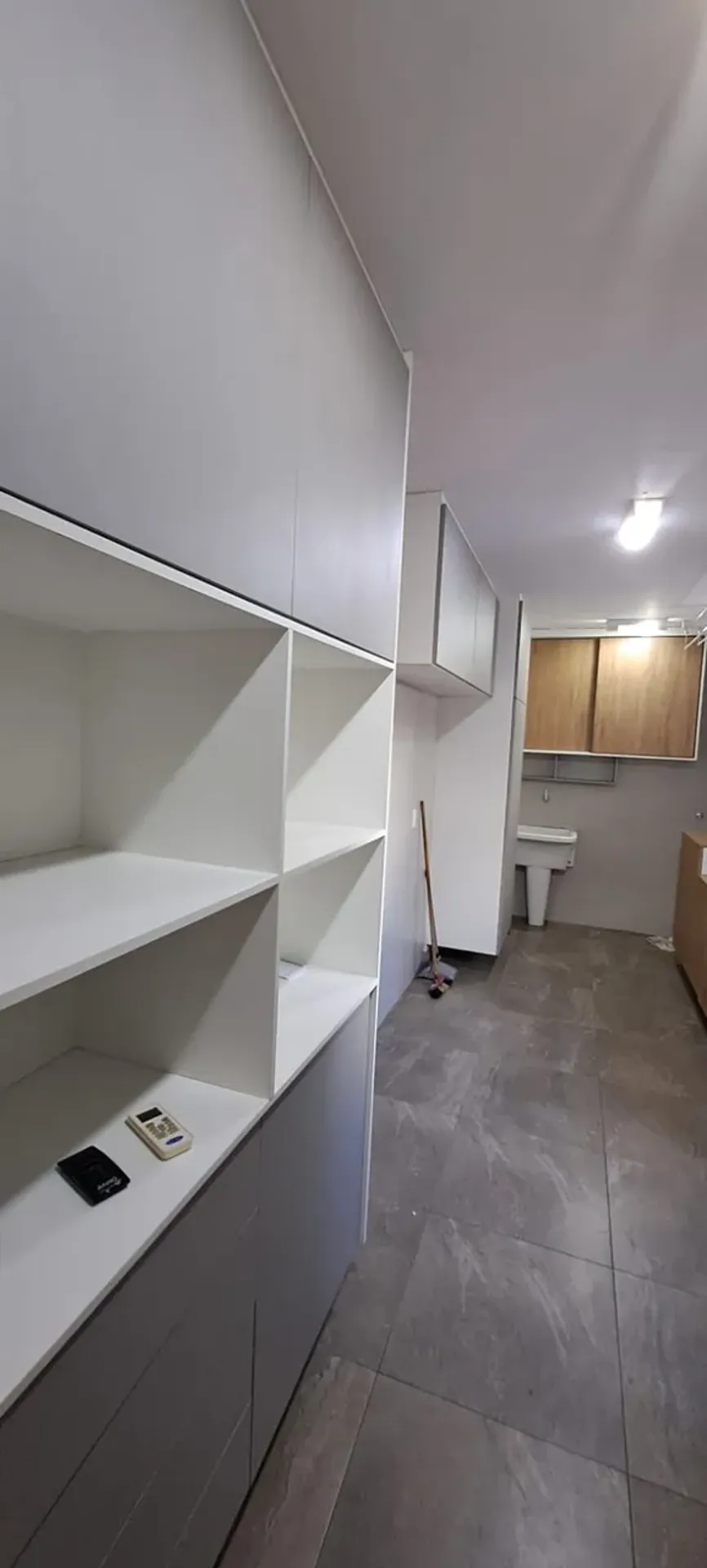 Wood or laminate floors in a 2-bedroom apartment, 88 m² — photo 16