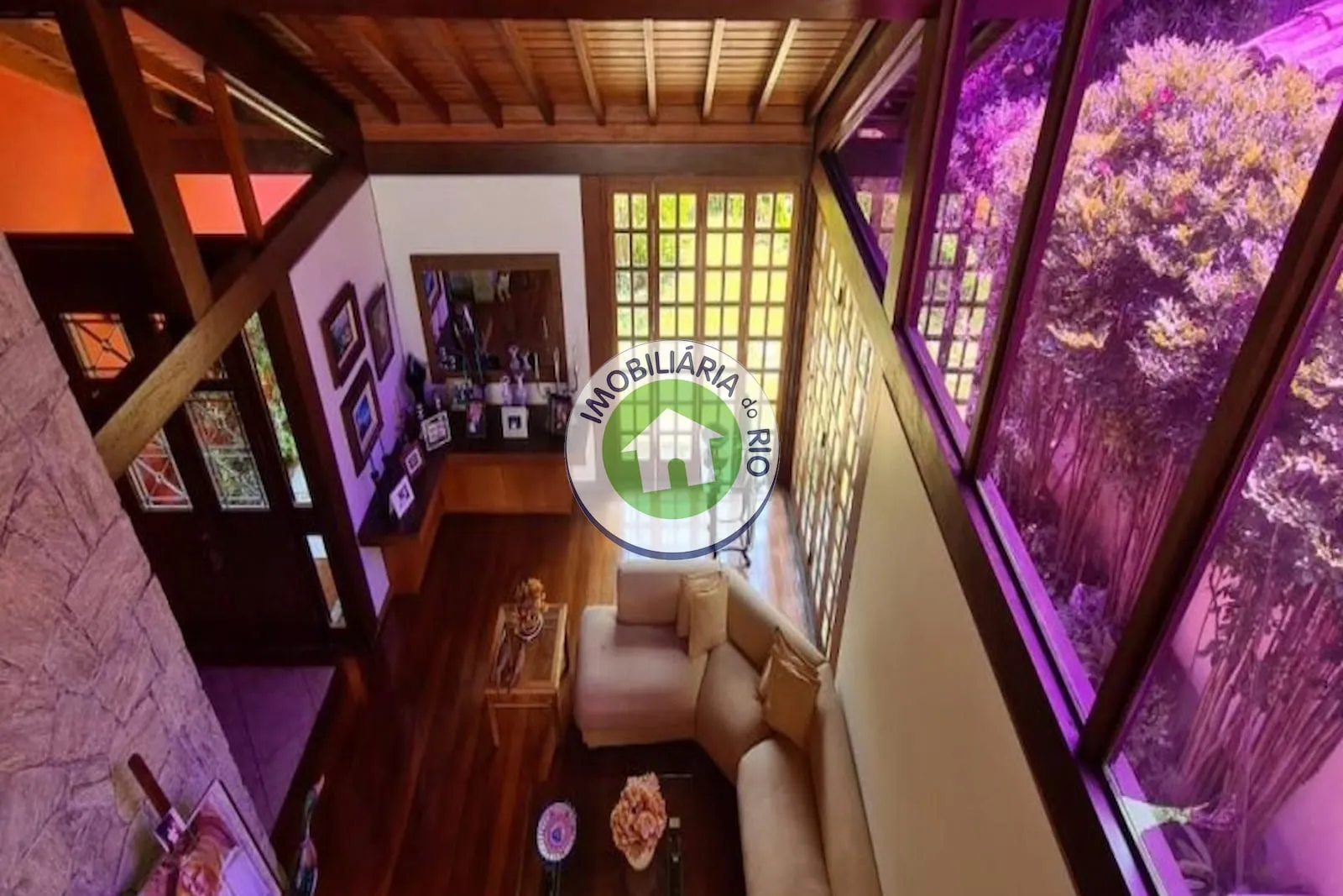 House with a balcony, 5 bedrooms and 5 bathrooms — photo 25