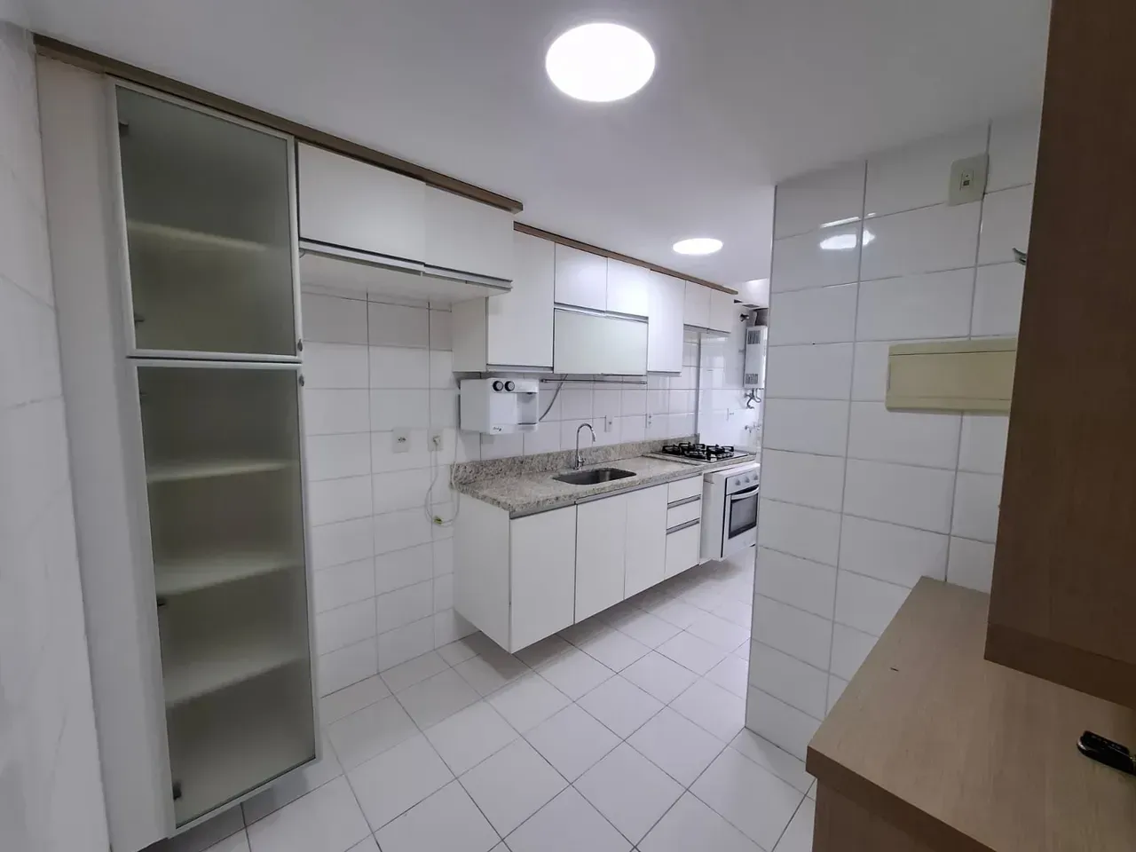 Apartamento de 2 quartos com 3 banheiros e cozinha fechada — photo 11