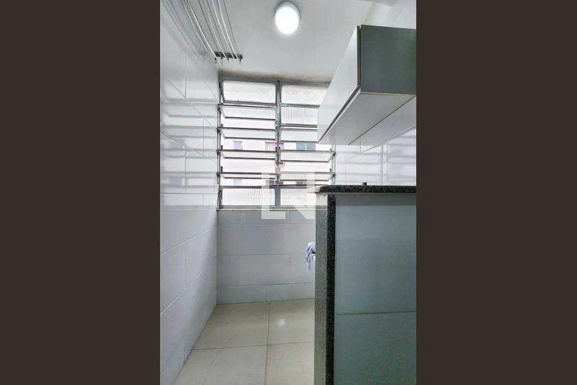 Furnished apartment, 58 m², with a glass-enclosed balcony — photo 9
