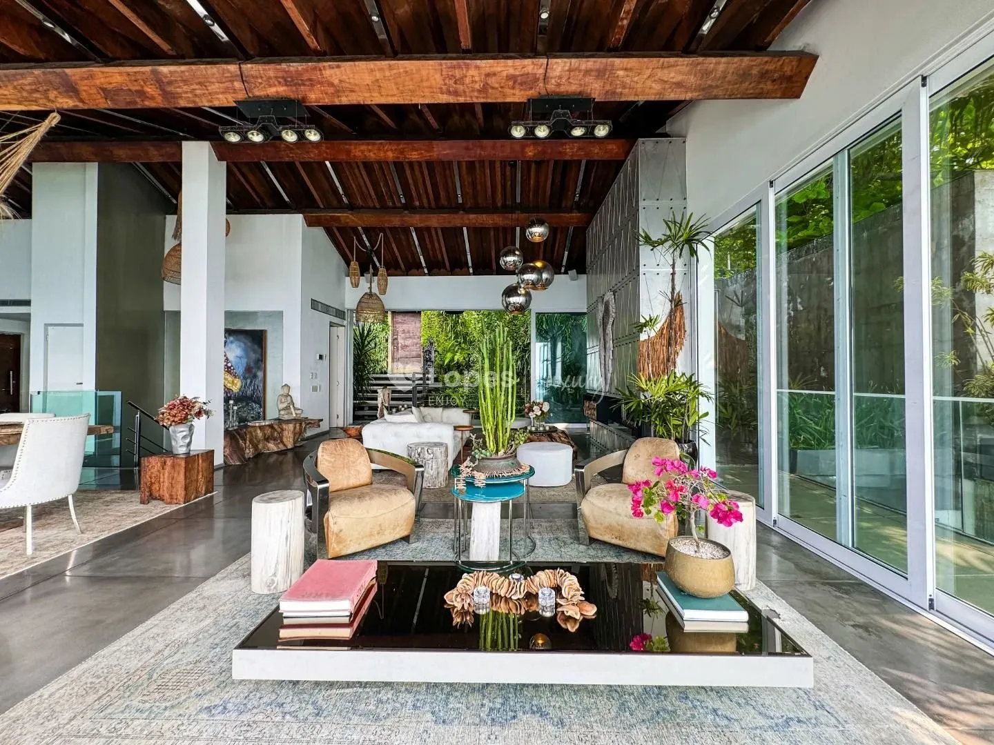 House with 5 en-suite bedrooms, 8 baths and 3 parking — photo 38