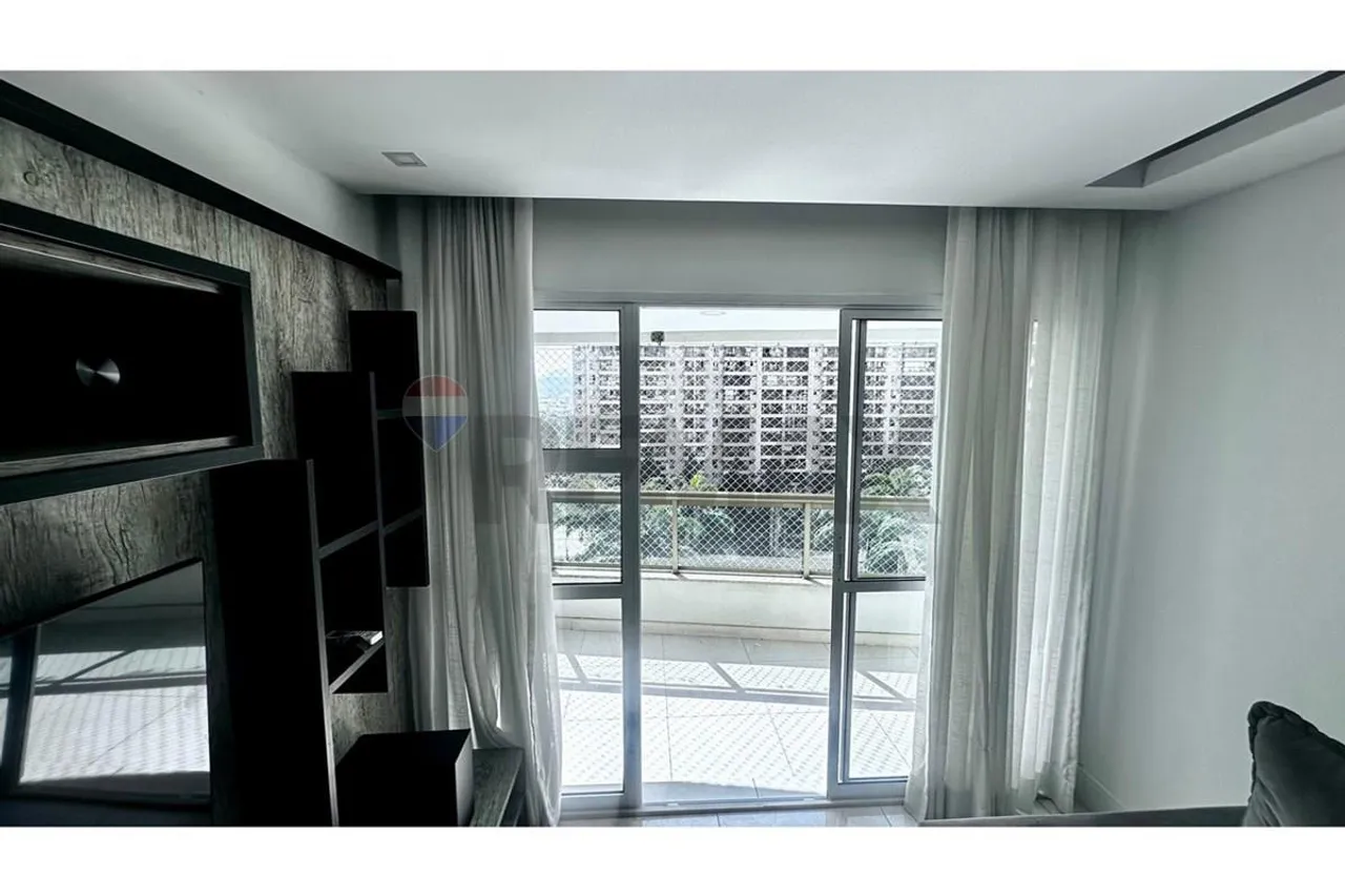 3-bedroom apartment with modern open-plan kitchen — photo 10