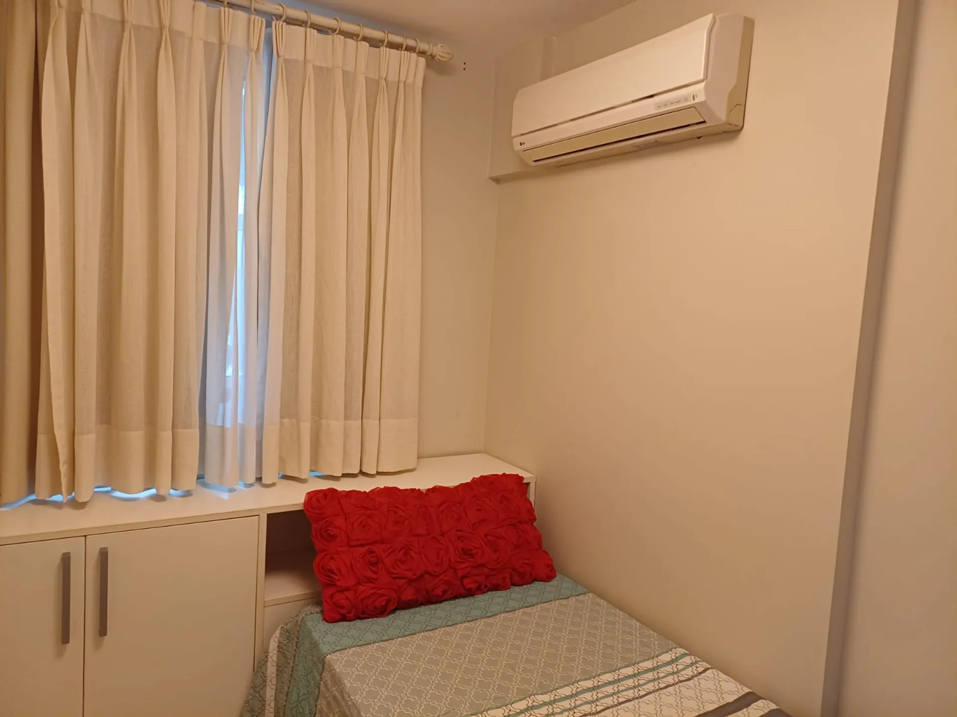 Furnished 3-bedroom apartment with open-plan kitchen — photo 16