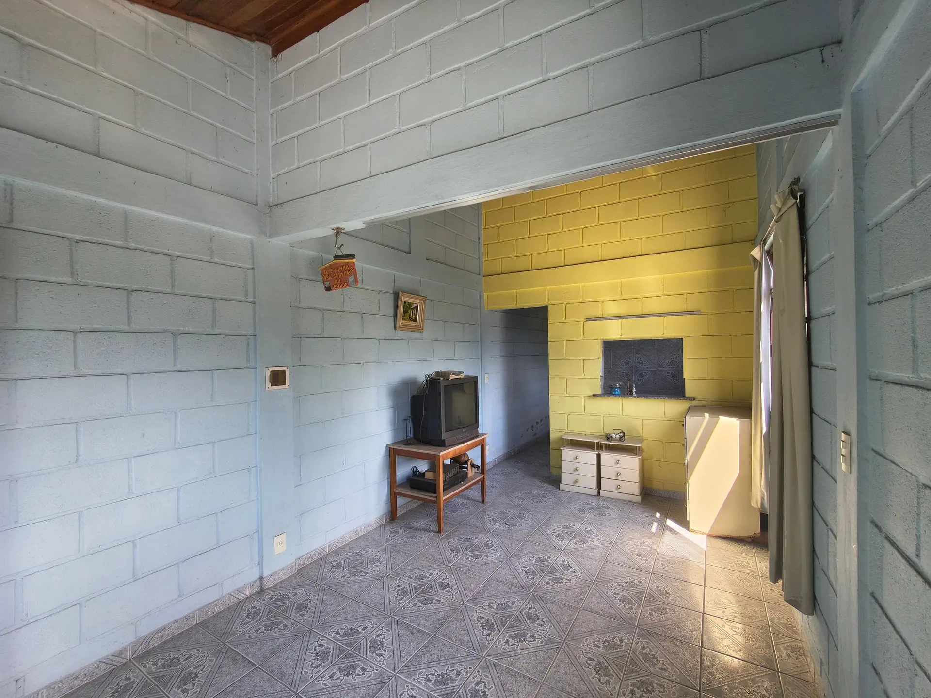 Casa sem mobília com 1 quarto e varanda com pia — photo 23
