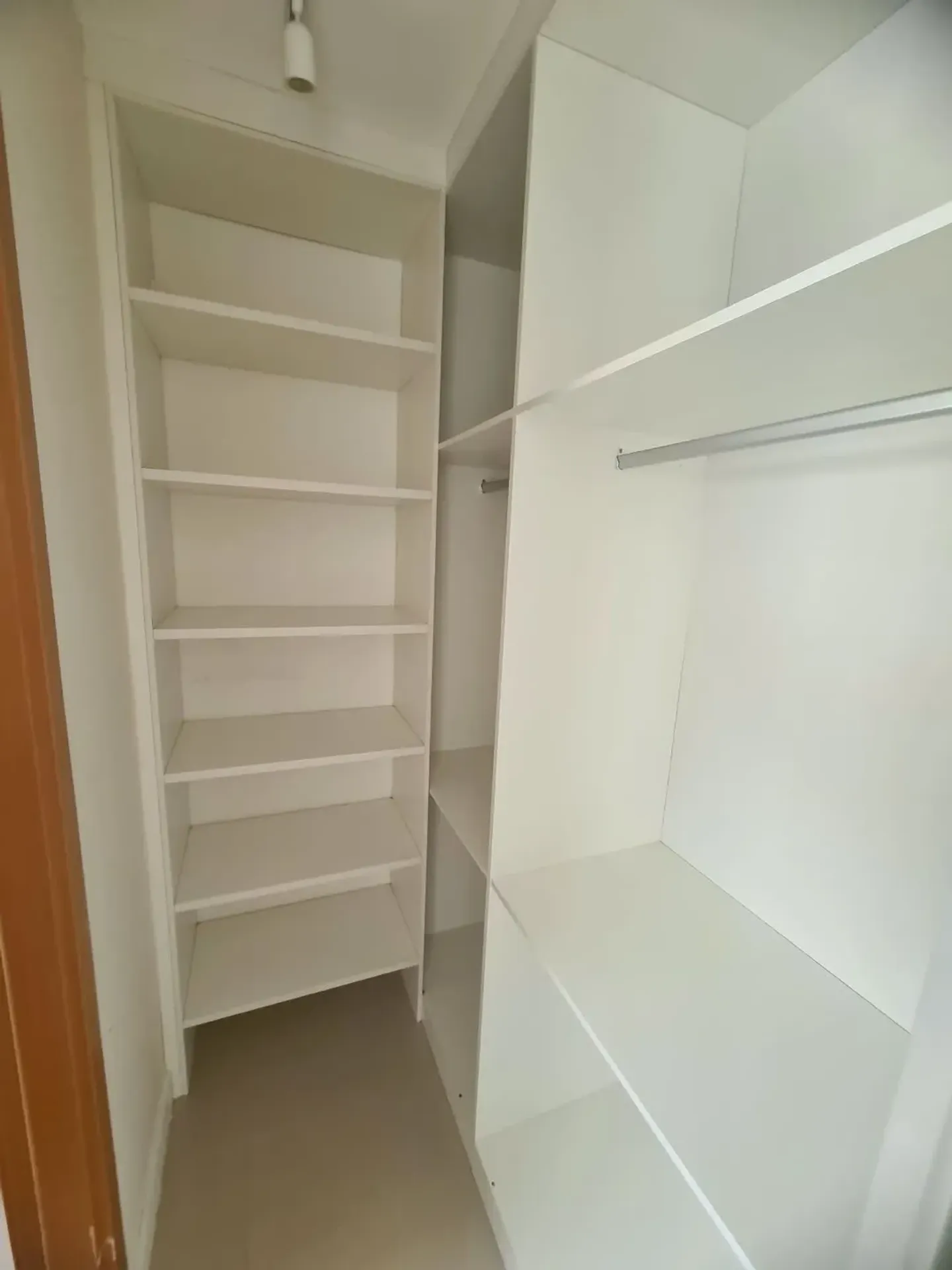 Walk-in closet in a 3-bedroom apartment, 81 m² — photo 20
