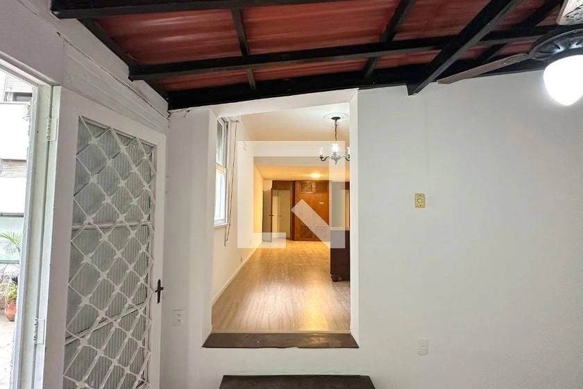 Деревянный пол или ламинат и 4 спальни: квартира 168 м² — photo 29