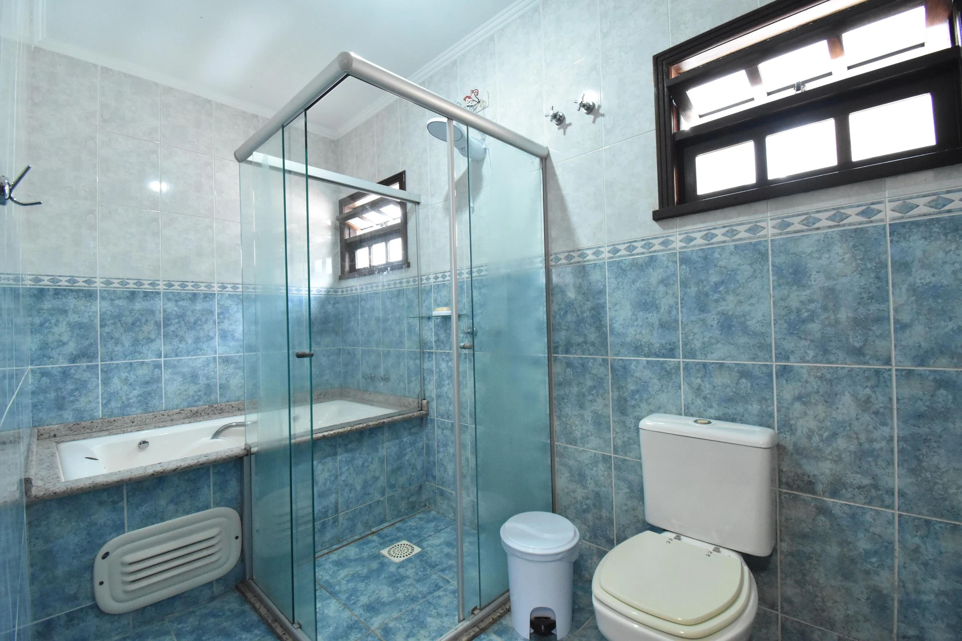 Будинок із 3 спальнями та джакузі — photo 34