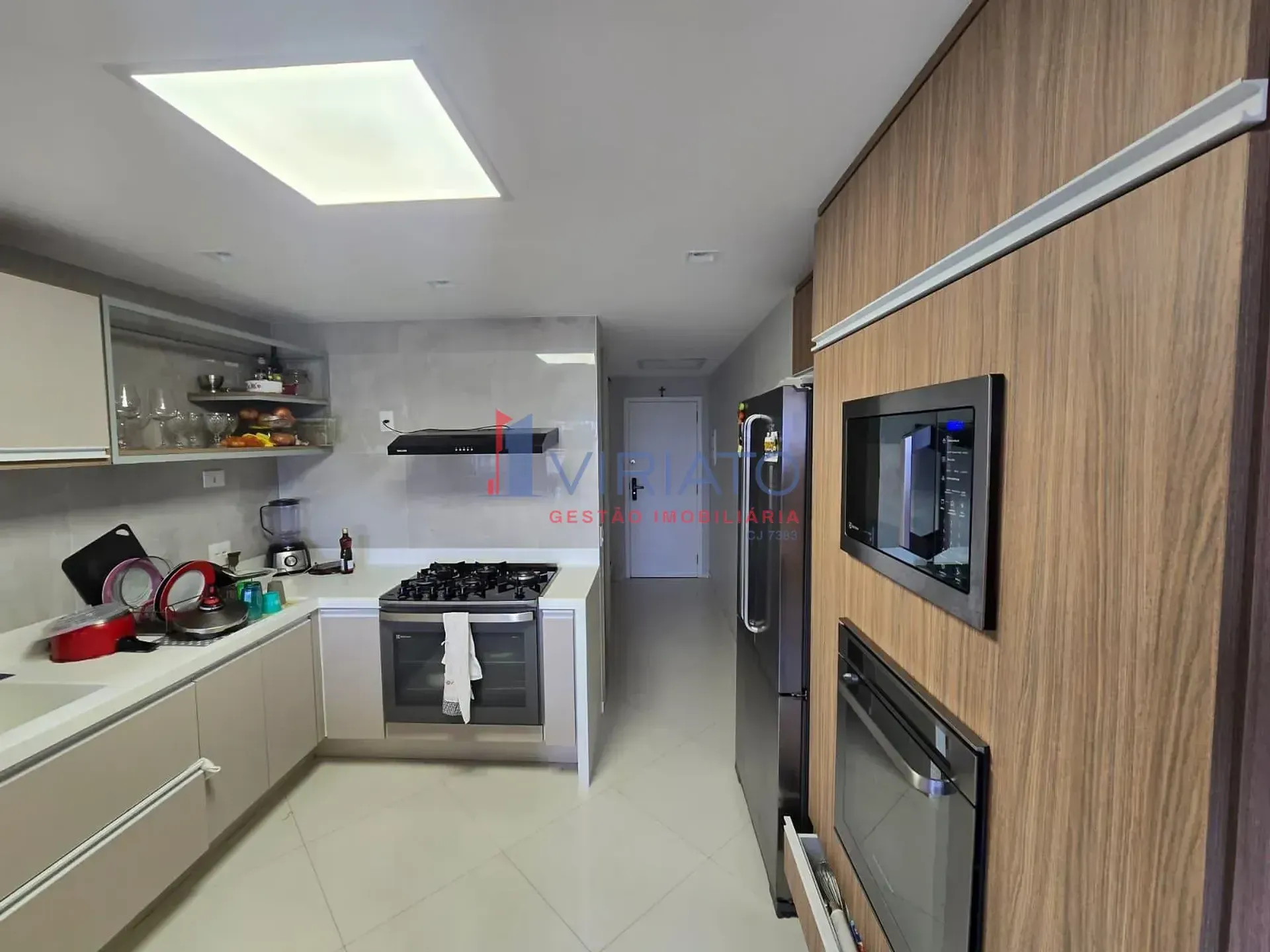 Furnished apartment with 4 bedrooms and 5 bathrooms — photo 15