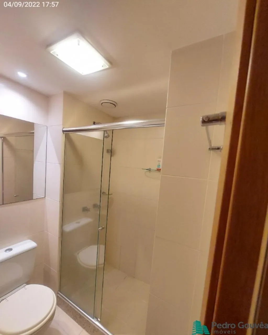 Apartamento residencial com cozinha fechada e coifa — photo 15